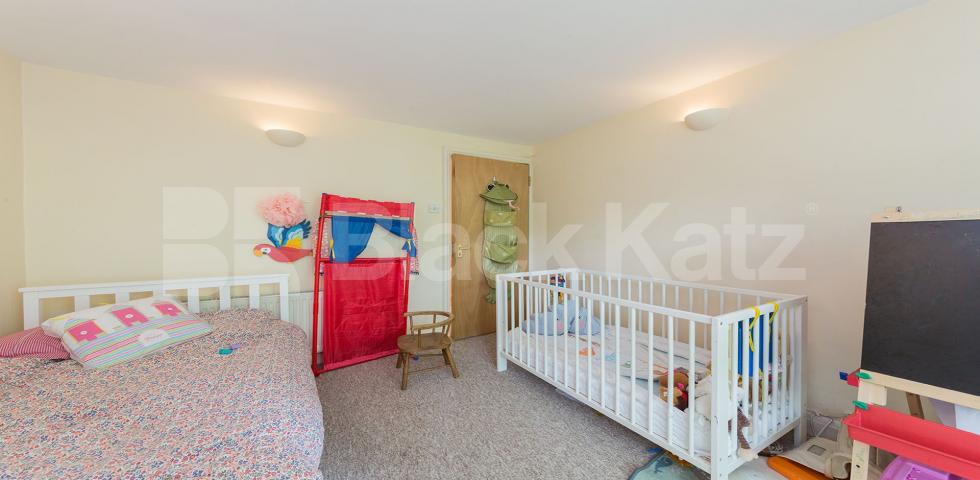 			New Instruction! Private balcony!, 2 Bedroom, 1 bath, 1 reception Flat			 Christchurch Road, Crouch End